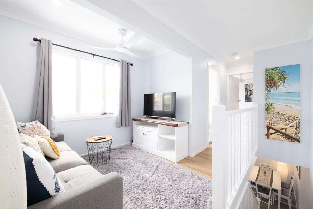 Serene Southport Getaway Walk to Beach Shops in Gold Coast, Australia