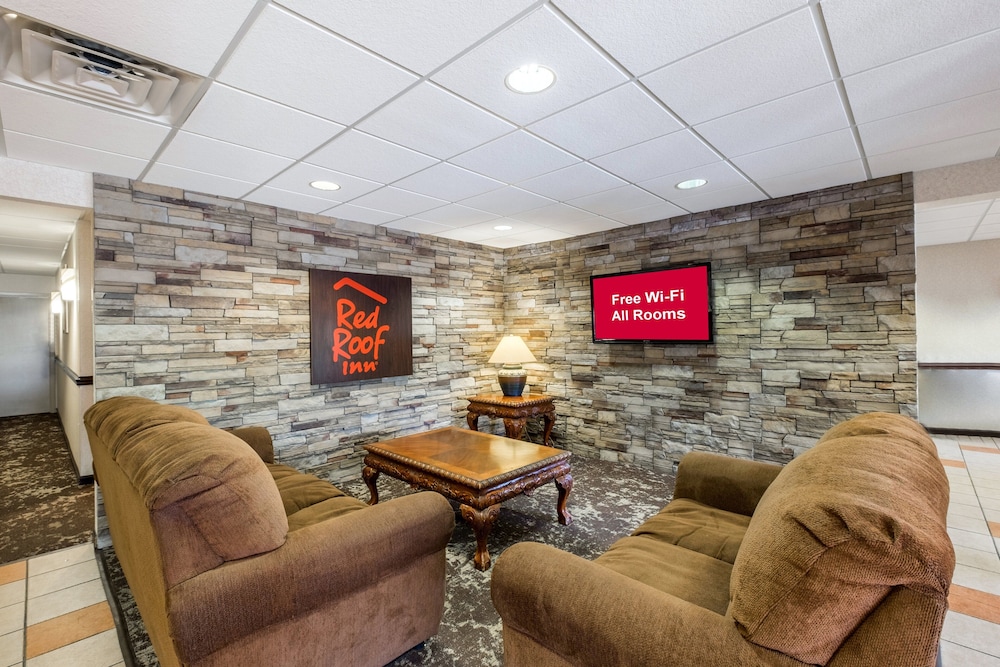 Red Roof Inn Hendersonville - photo 16