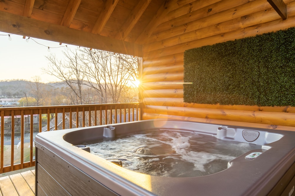 Parkway Paradise w Private Hot Tub - photo 31