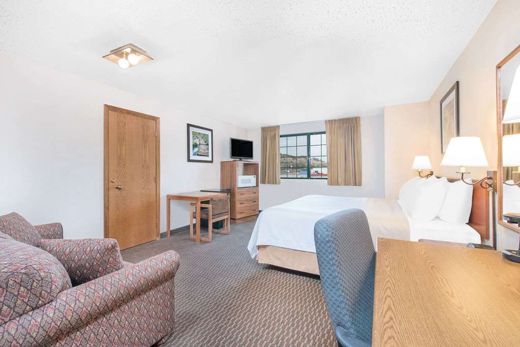 Days Inn by Wyndham West Rapid City - photo 8