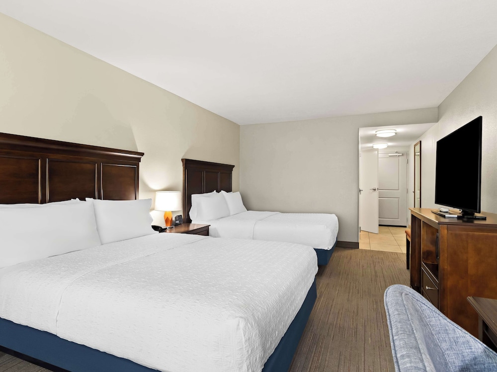 Hampton Inn Blytheville - photo 8