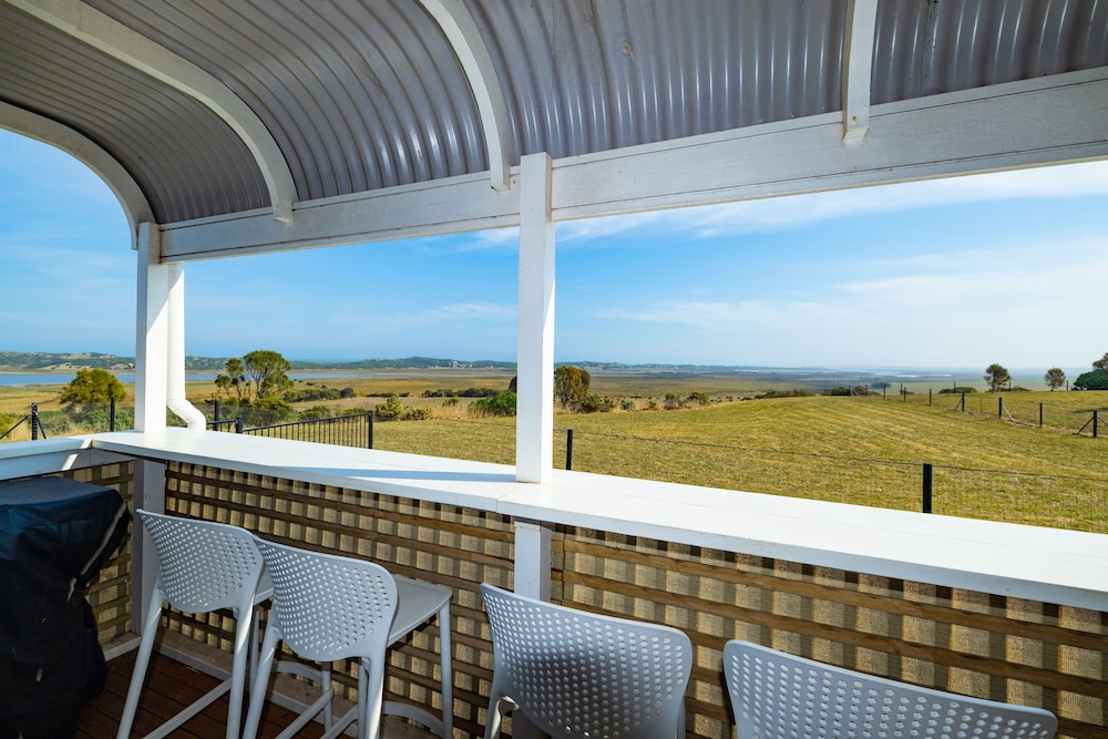 High View Family Cottages — 4-Star Luxury Hotel in Warrnambool, Australia