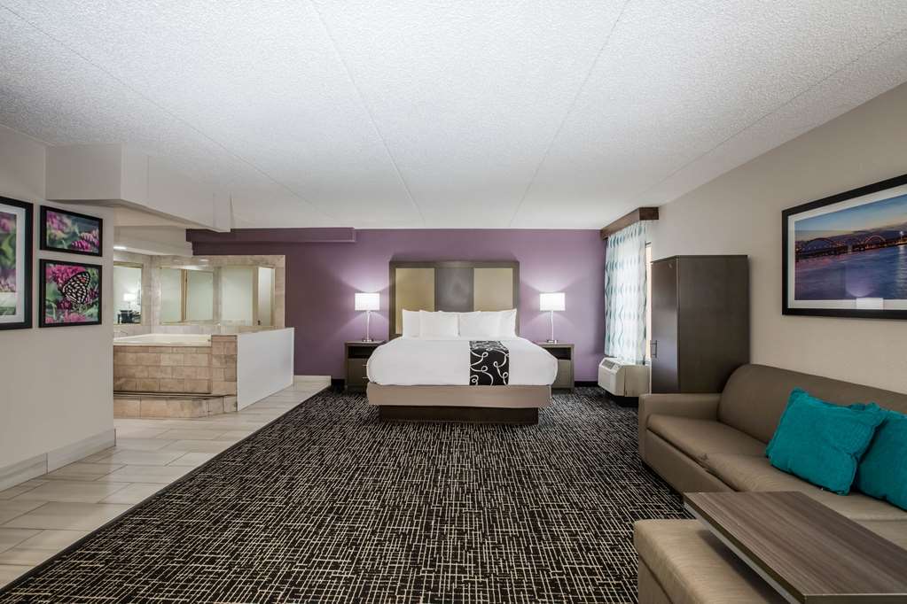 La Quinta Inn by Wyndham Davenport & Conference Center - photo 24