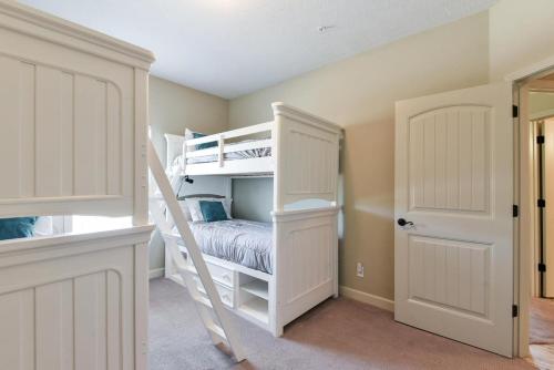 The LUX @ Stonebridge Close to SDC Resort Amenities - photo 40