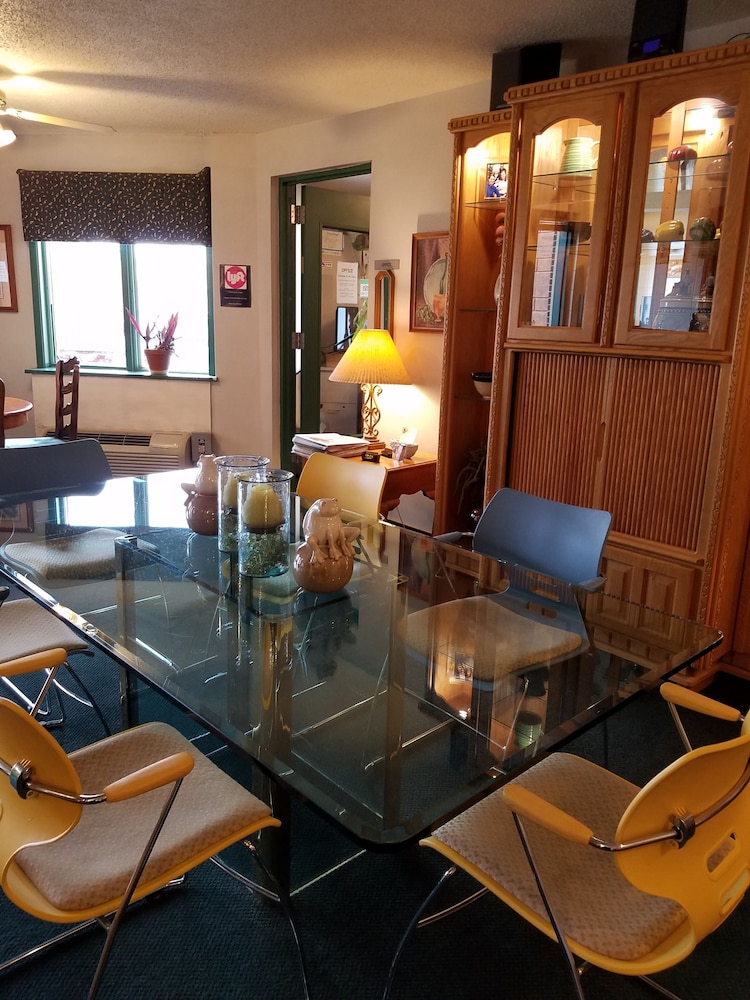 1026 Oasis Inn in Dickinson, United States