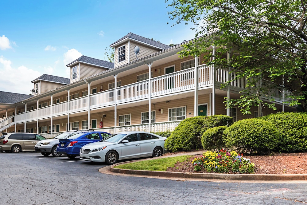 HomeTowne Studios by Red Roof Atlanta Lawrenceville — hotel in Lawrenceville