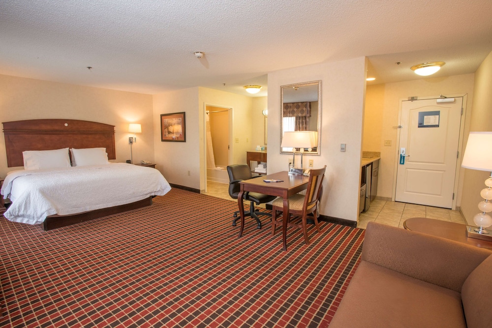 Hampton Inn & Suites Dayton Airport - photo 11