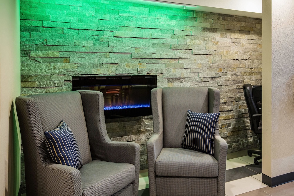 Baymont by Wyndham Cedar Rapids - photo 2