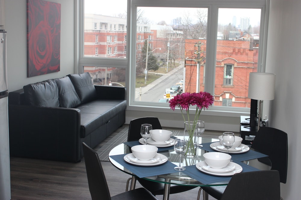 Atlas Suites College St Furnished Apts — 4-Star Luxury Hotel in Toronto, Canada