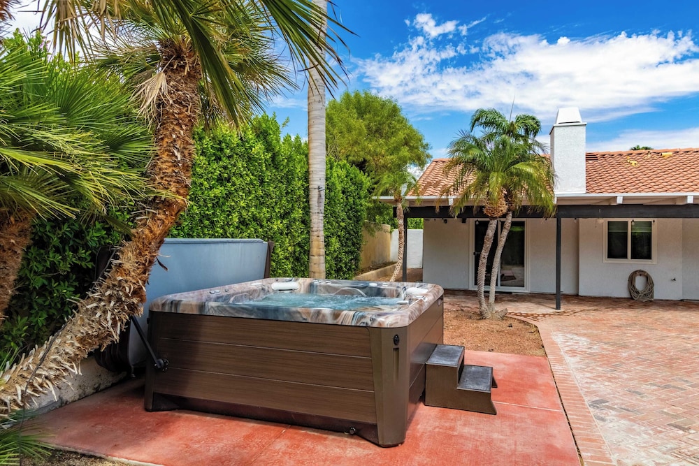 Catalina by AvantStay Fully Remodeled Palm Springs Haven Pool Permit3432 - photo 24