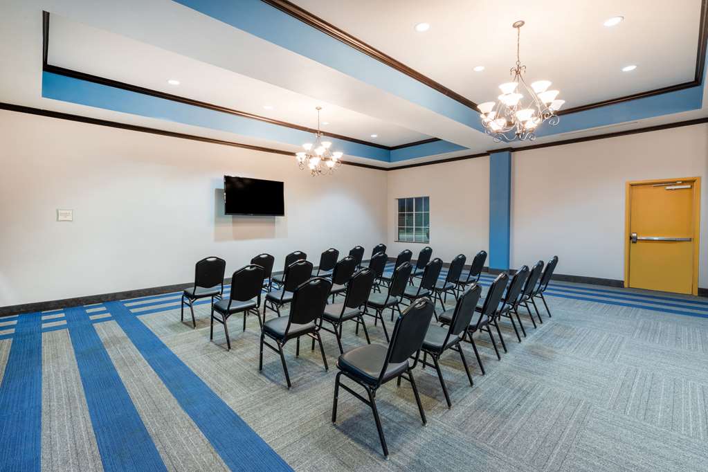 La Quinta Inn & Suites by Wyndham Mt. Pleasant - photo 40
