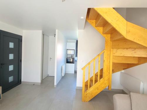 Appartement cosy proche Paris Orly ClimatisAc — 4-Star Luxury Hotel in Morangis, France