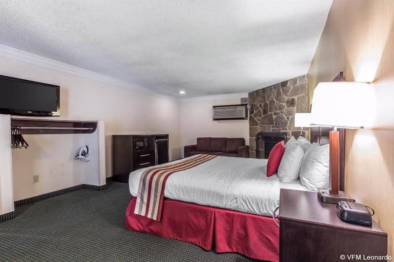 Black Bear Inn & Suites - photo 23