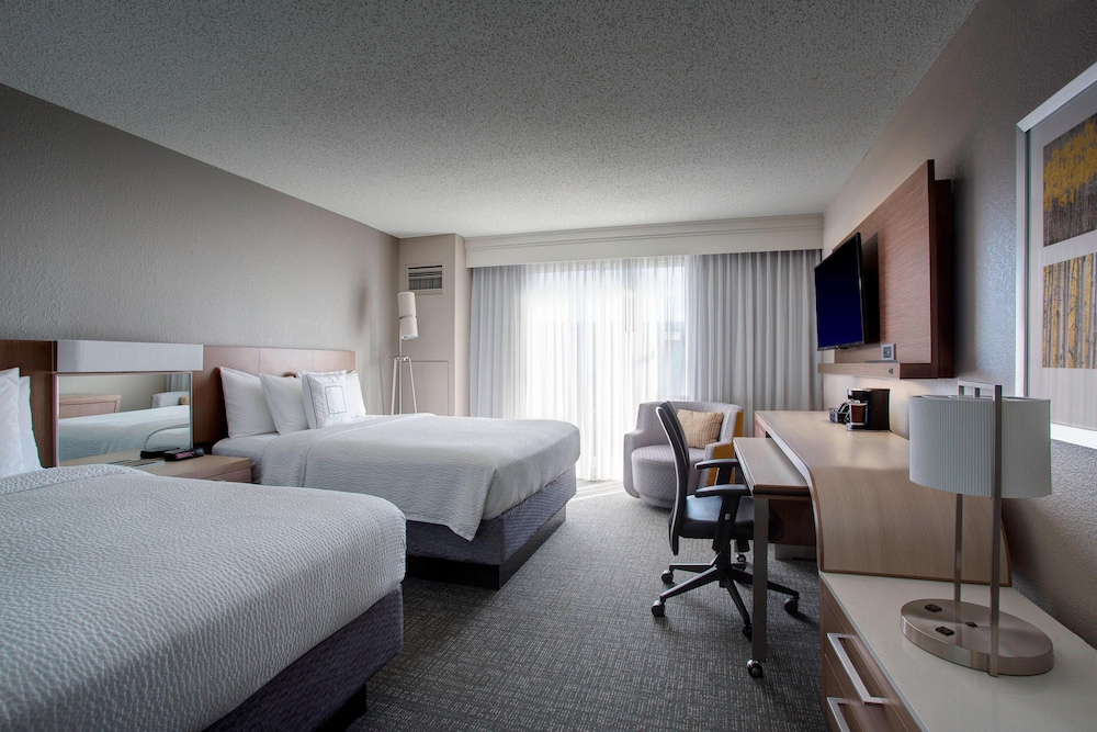 Courtyard by Marriott New Orleans Warehouse Arts District - photo 11