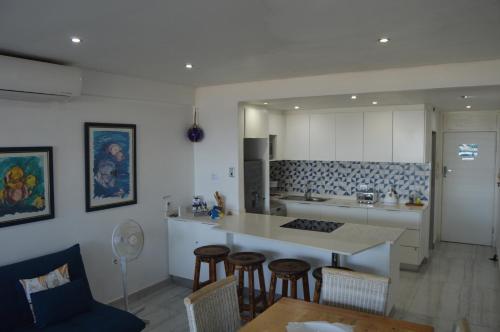 Accommodation Front Luxurious 2 Sleeper Overlooking the Beachfront — 4-Star Luxury Hotel in Durban, South Africa