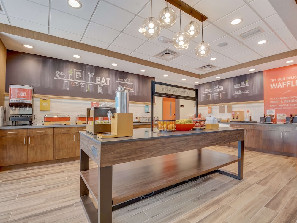 Hampton Inn and Suites Williamstown Ark Encounter - photo 39