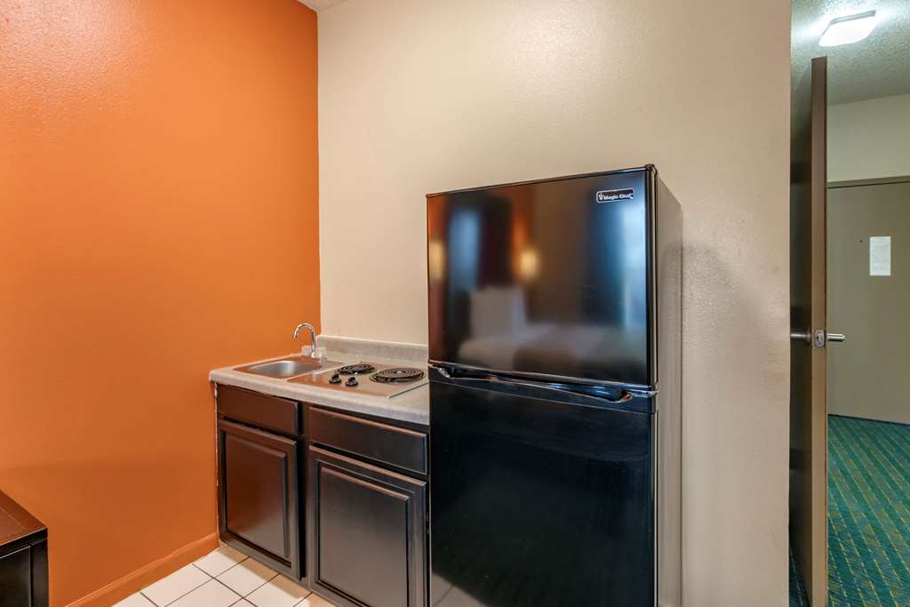 Econo Lodge Inn & Suites Granite City St. Louis - photo 7