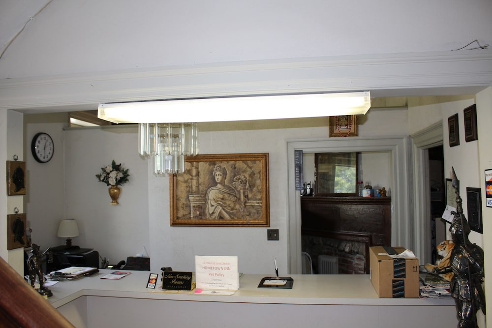 Hometown Inn Staunton - photo 4