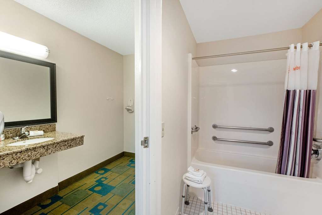 La Quinta Inn & Suites by Wyndham Mansfield OH - photo 26