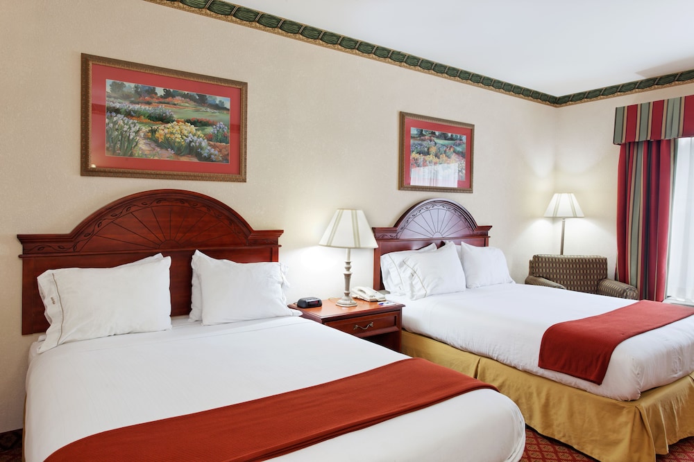 Holiday Inn Express Hotel & Suites Tupelo by IHG - photo 7