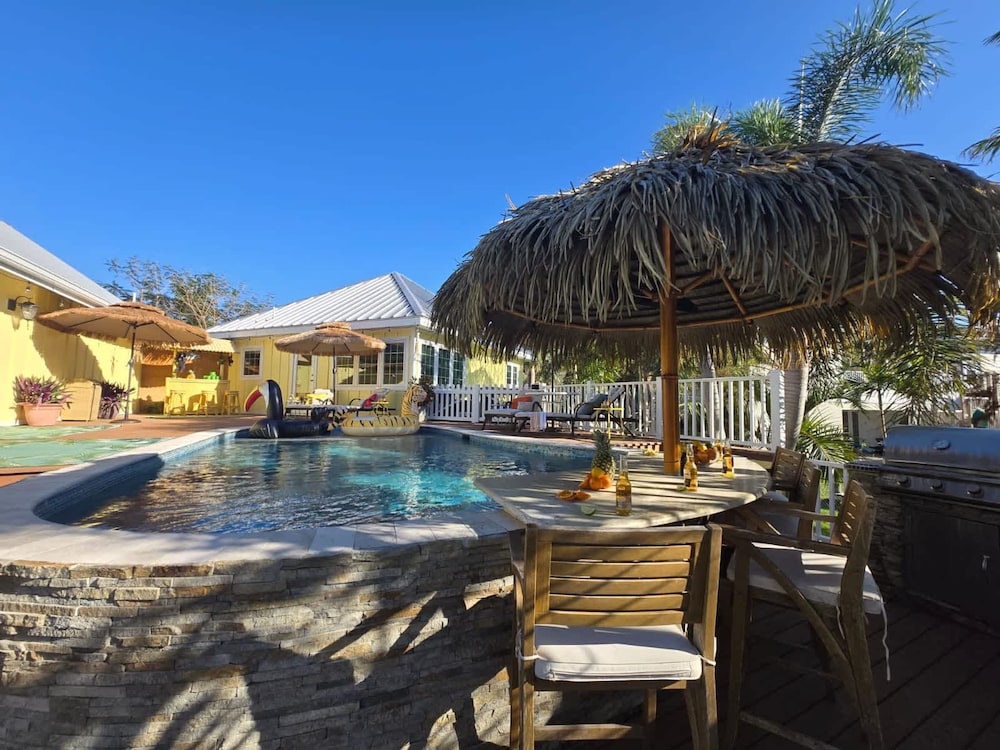 NEW Jungle Paradise Treehouse Suite With Resort Amenities Elevator Access Outdoor Kitchen Lagoon Lazy River Pool RV Hook up - photo 11