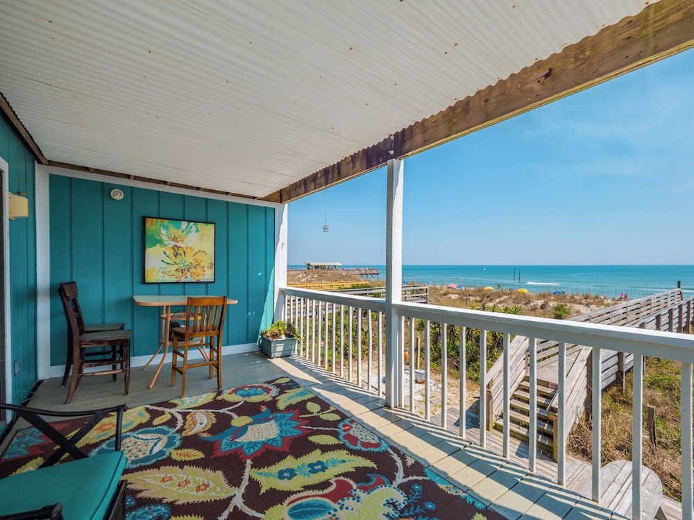 The Sandcastle at Tiki — 4-Star Luxury Hotel in Carolina Beach, United States