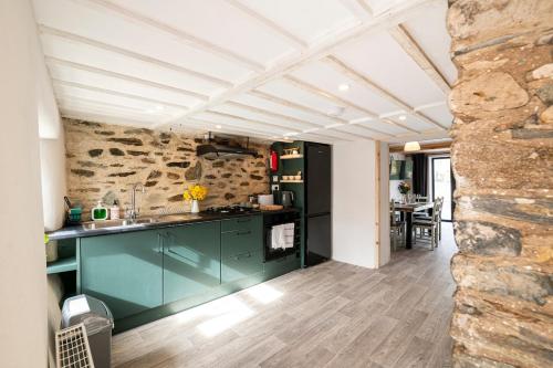 The Old Thatch - carbon neutral hotel in Unknown City