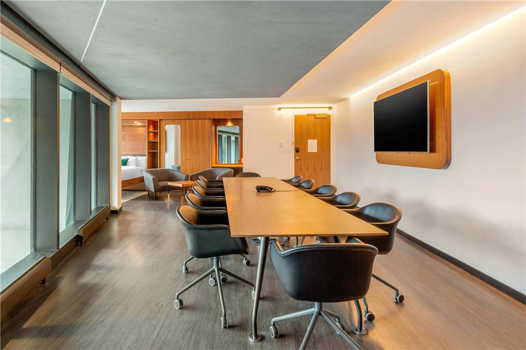 Cambria Hotel Boston Downtown Seaport - photo 34