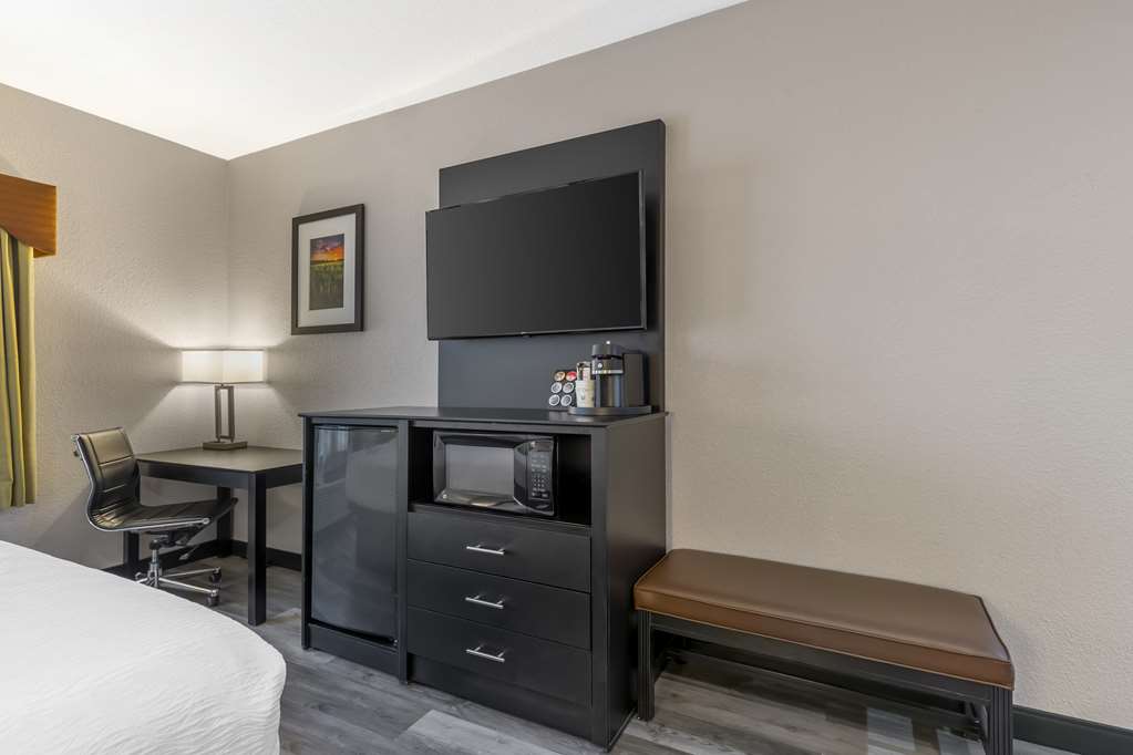 Best Western Plus Des Moines West Inn & Suites - photo 13