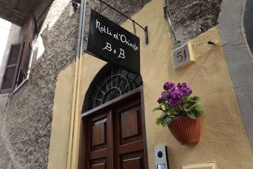 B And B Notti Doriente 11833111 — Sutri