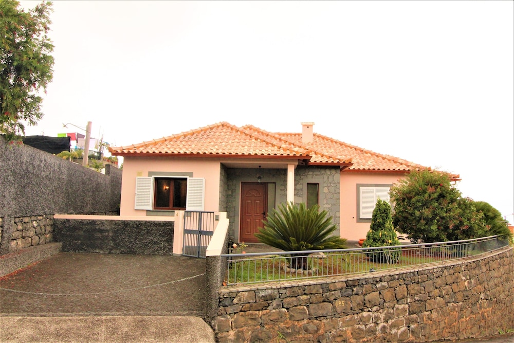 Santana Luxury Villa — 4-Star Luxury Hotel in Santana, Portugal