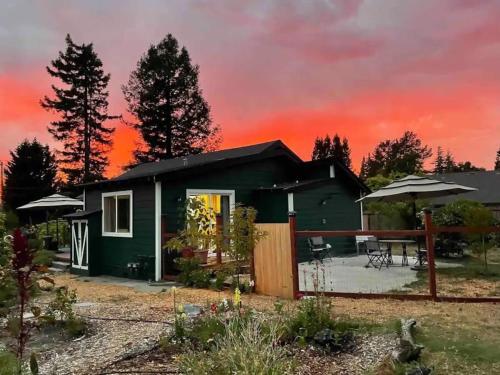 Charming dog friendly home next to regional park — 4-Star Luxury Hotel in Sebastopol, United States