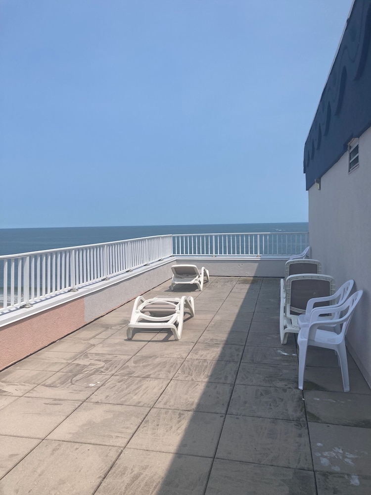 Paradise Plaza Inn - photo 38