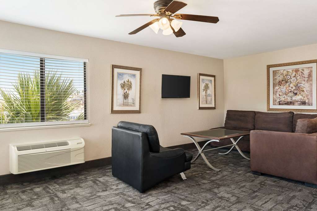 Travelodge by Wyndham Lake Havasu - photo 12