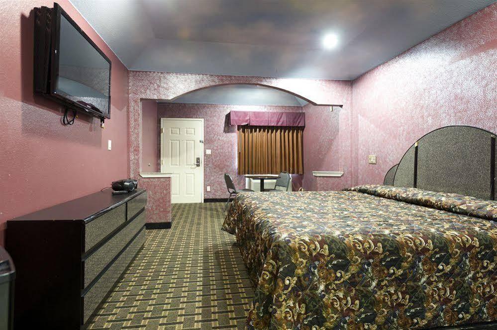 Eagle Inn - photo 17