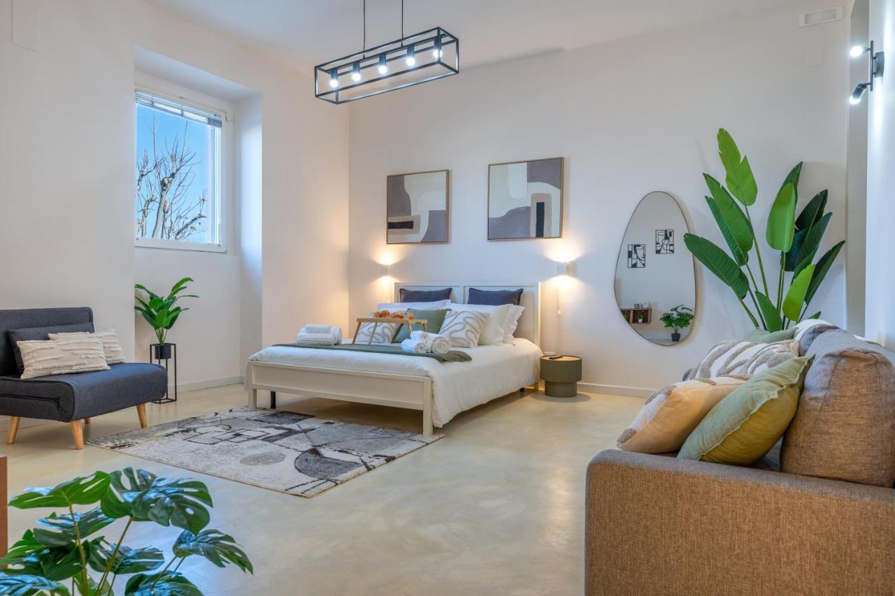 Seaside Apartment Near St Nicholas Basilica — 4-Star Luxury Hotel in Bari, Italy