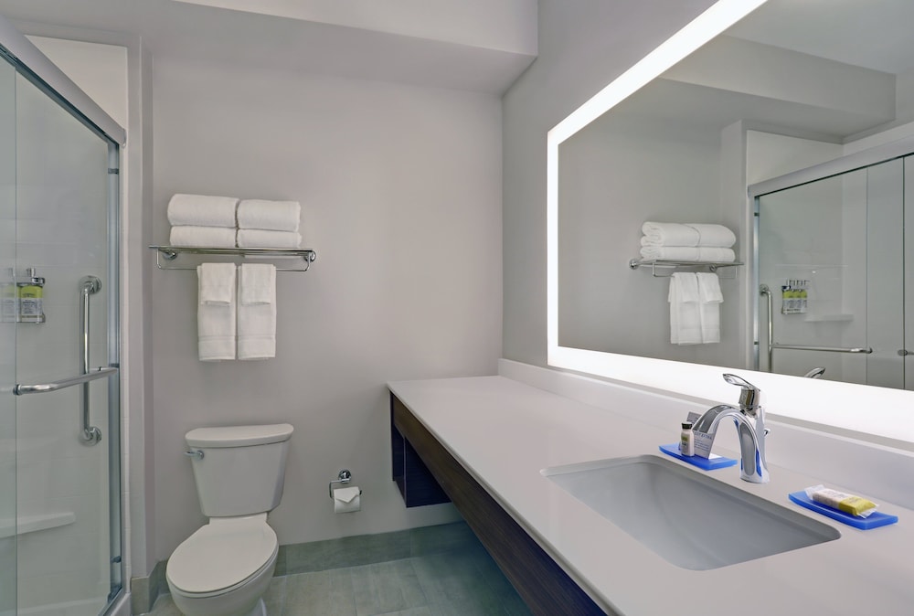 Holiday Inn Express & Suites Lenexa Overland Park Area by IHG - photo 24