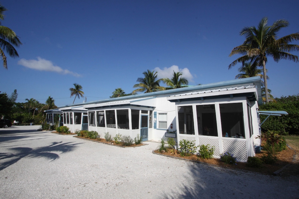 Tropical Winds Motel & Cottages - photo 70