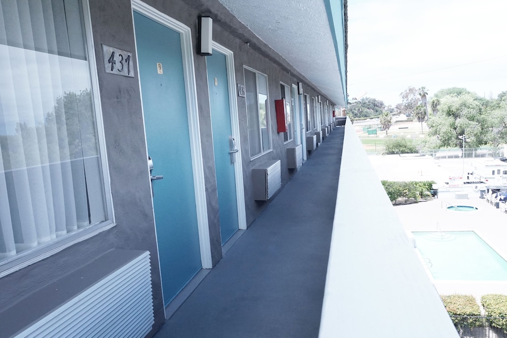 Riverleaf Inn Mission Valley - photo 36