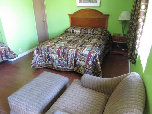 Day N Night Inn - photo 13