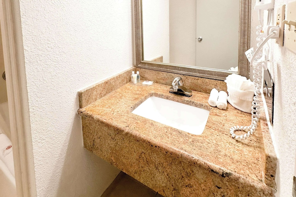 The Adventure Hotel by the parks - photo 13