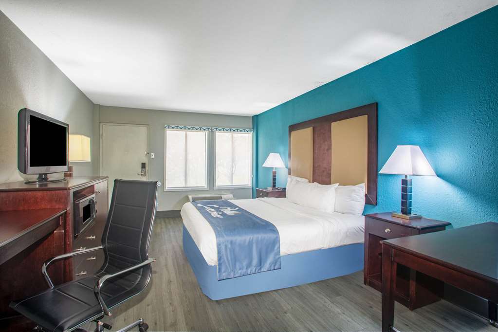 Days Inn by Wyndham Mobile I 65 - photo 8
