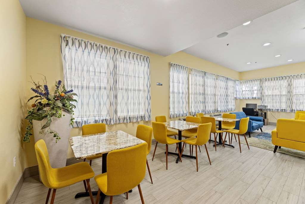 Days Inn & Suites by Wyndham Euless DFW Airport South - photo 59