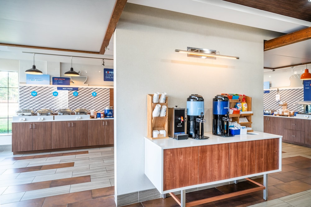 Holiday Inn Express Hotel & Suites Tappahannock by IHG - photo 13