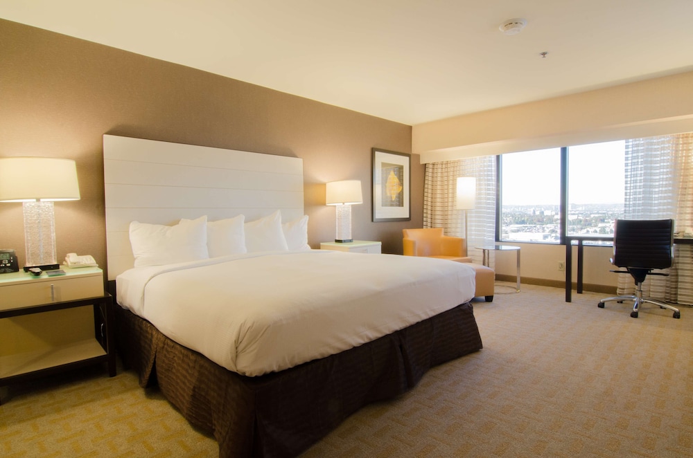 Hilton Los Angeles Airport - photo 23