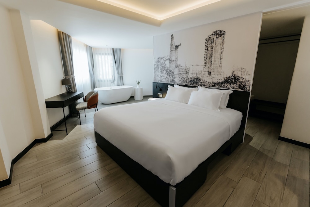 Hoa Long Hotel — 4-Star Luxury Hotel in Ho Chi Minh City, Vietnam