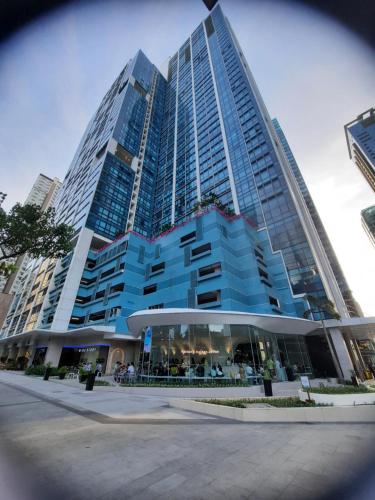 Bonifacio global city one uptown residence 2 Bedroom — 4-Star Luxury Hotel in Manila, Philippines