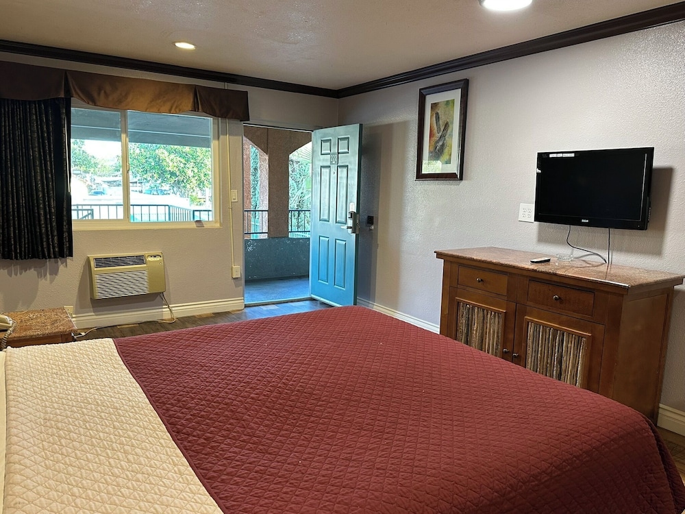 Americas Best Value Inn Corona - photo 24