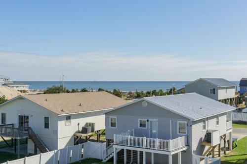 Kiki Hut by Oak Island Accommodations - photo 22