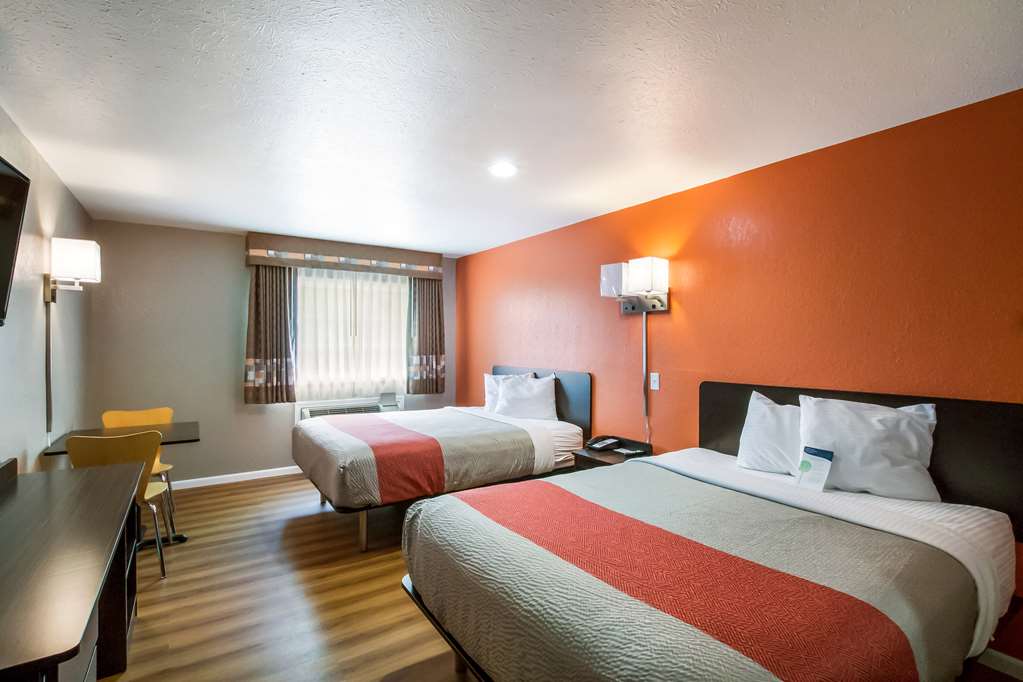 Motel 6 Rossford OH - photo 14